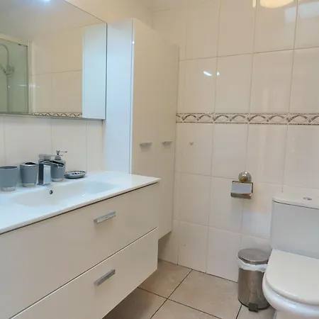 Lovely 1 Bedroom *